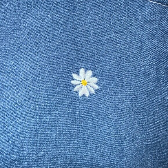 The Quacker Factory Jeans Women’s 28 (44x26) Blue Embroidered Flowers spandex - Picture 3 of 9